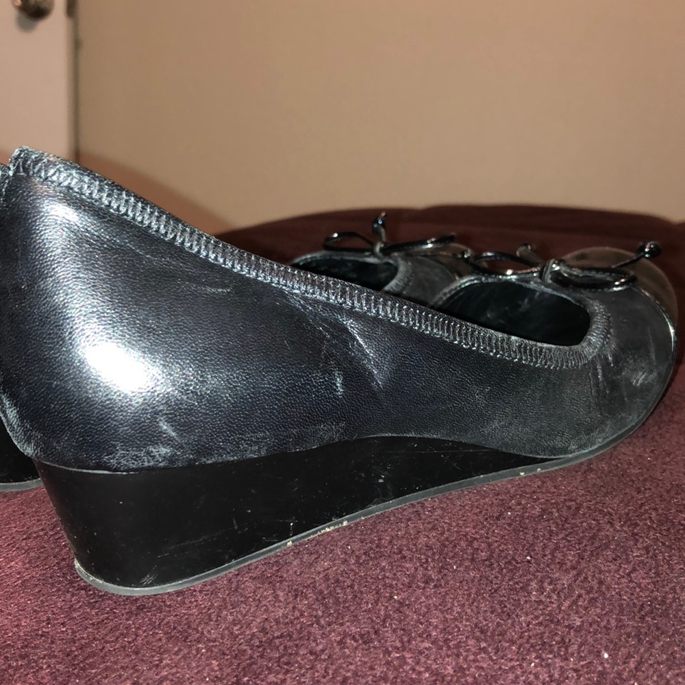 Wedges with bow